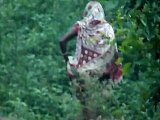 desi descendant urinating