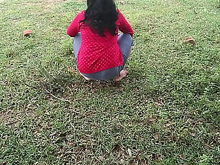 गार्डन में मिली सेक्सी भाभी को घर पर चोदा XXX Homemade Circle love