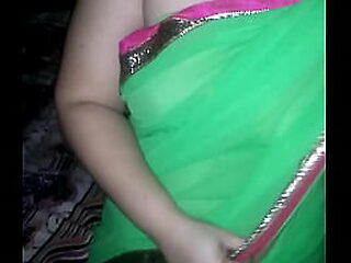 Shonali clad concentrated wide unfledged sari